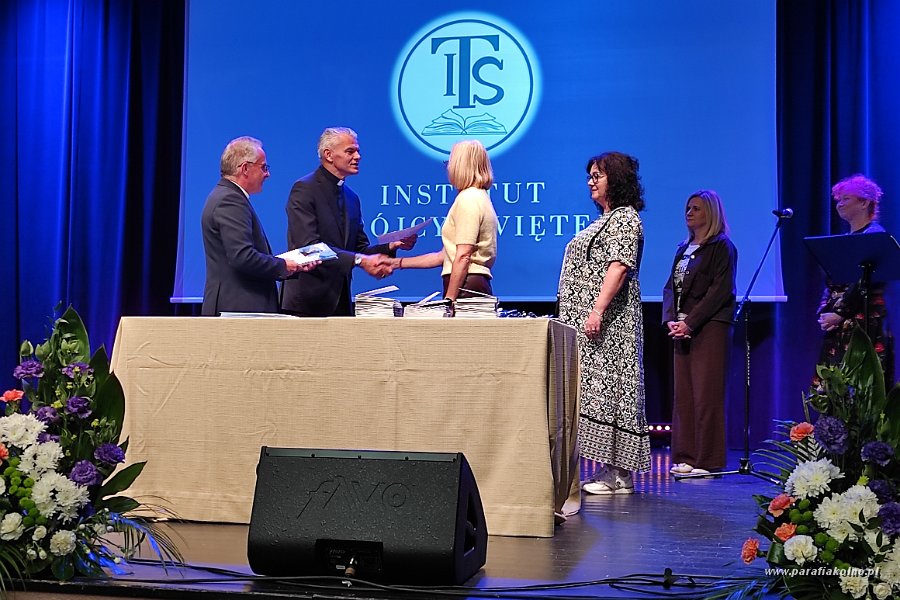 16 Certyfikaty za I rok.jpg